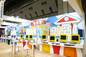 B2B marketing Cybozu exhibition booth photo